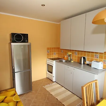 アパート Poldeotsa Apartment